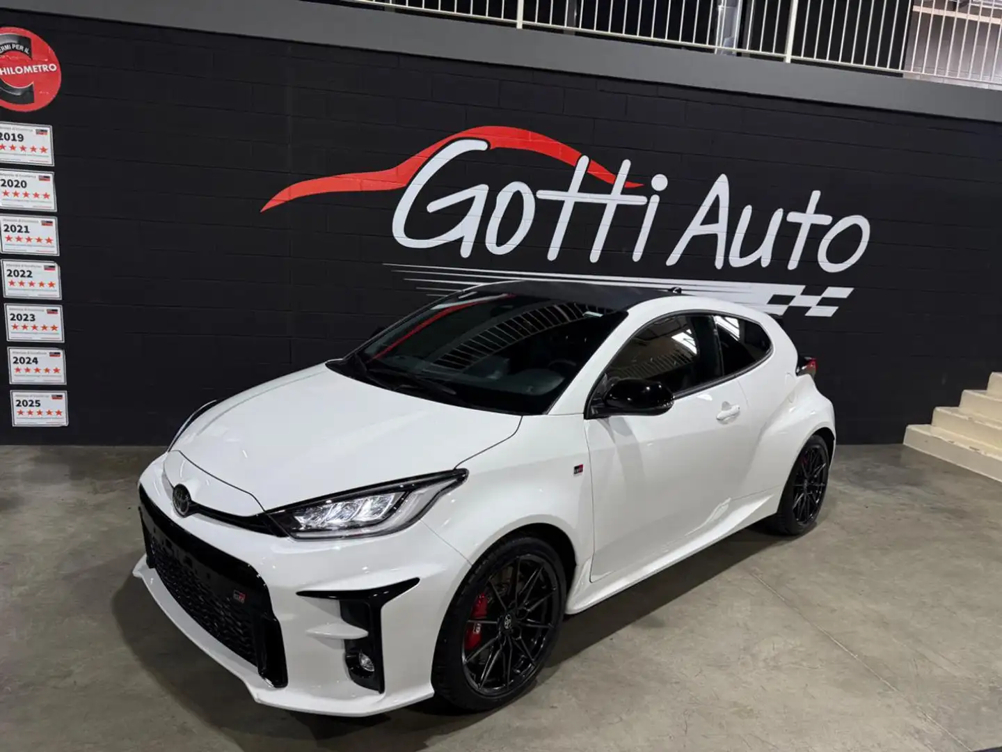 Toyota Yaris PRONTA CONSEGNA CIRCUIT SERVICE Wit - 2