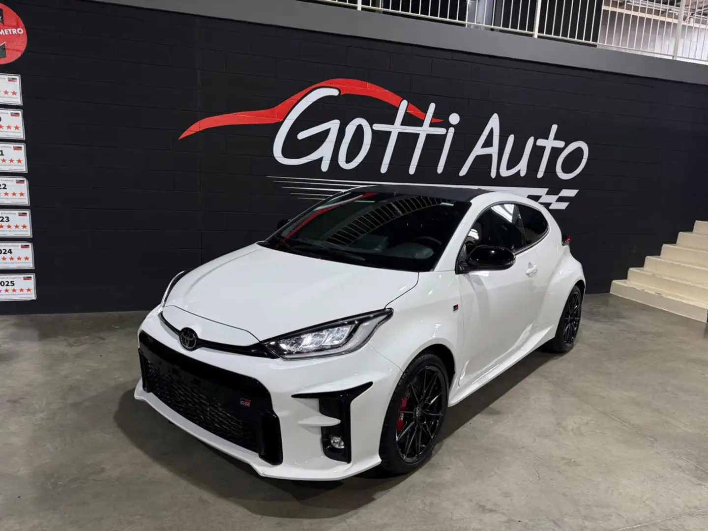 Toyota Yaris PRONTA CONSEGNA CIRCUIT SERVICE Wit - 1