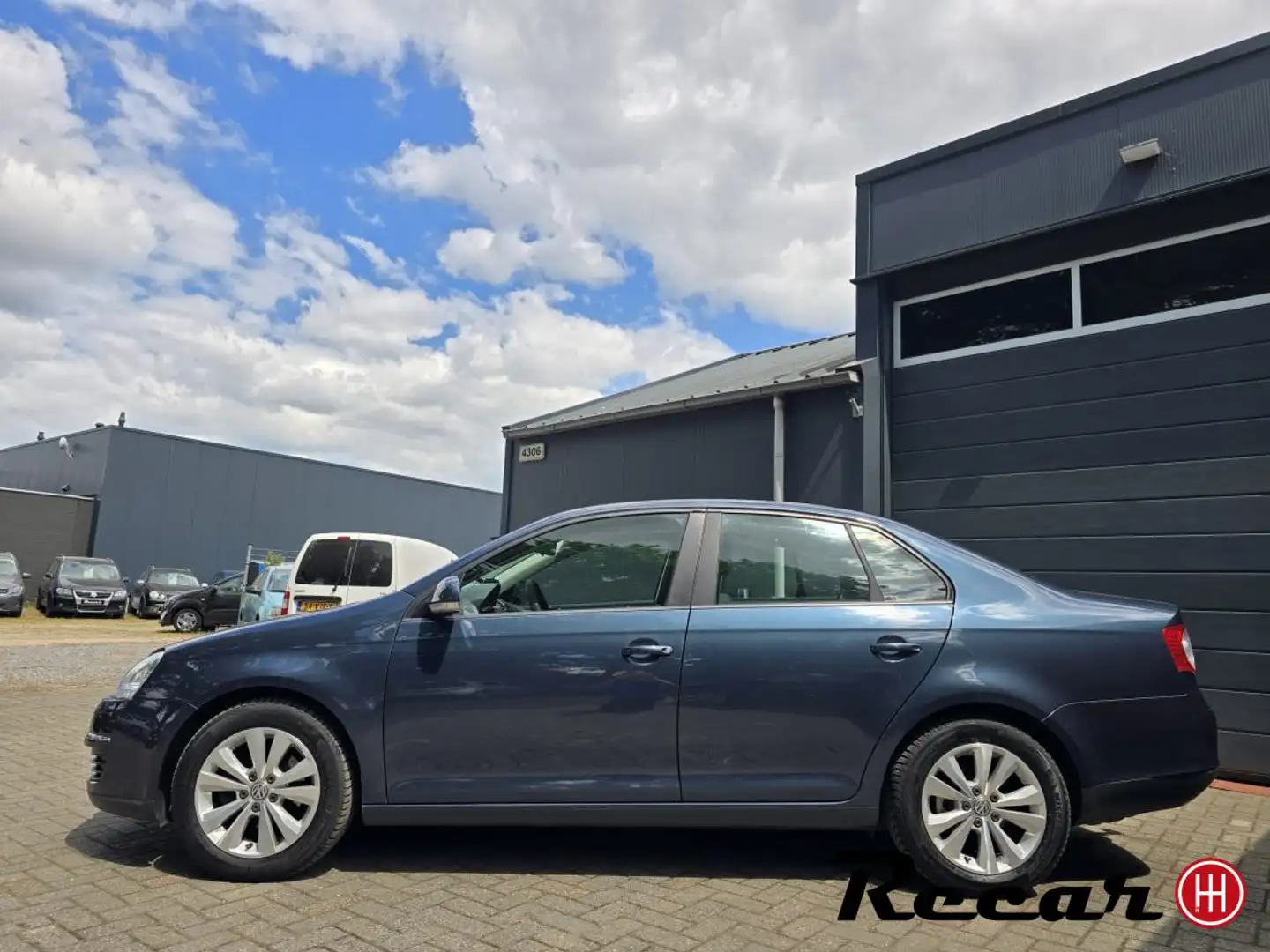 Volkswagen Jetta 1.6 Trendline/Clima/Cruise/Multimedia/APK 8-26 Grijs - 2