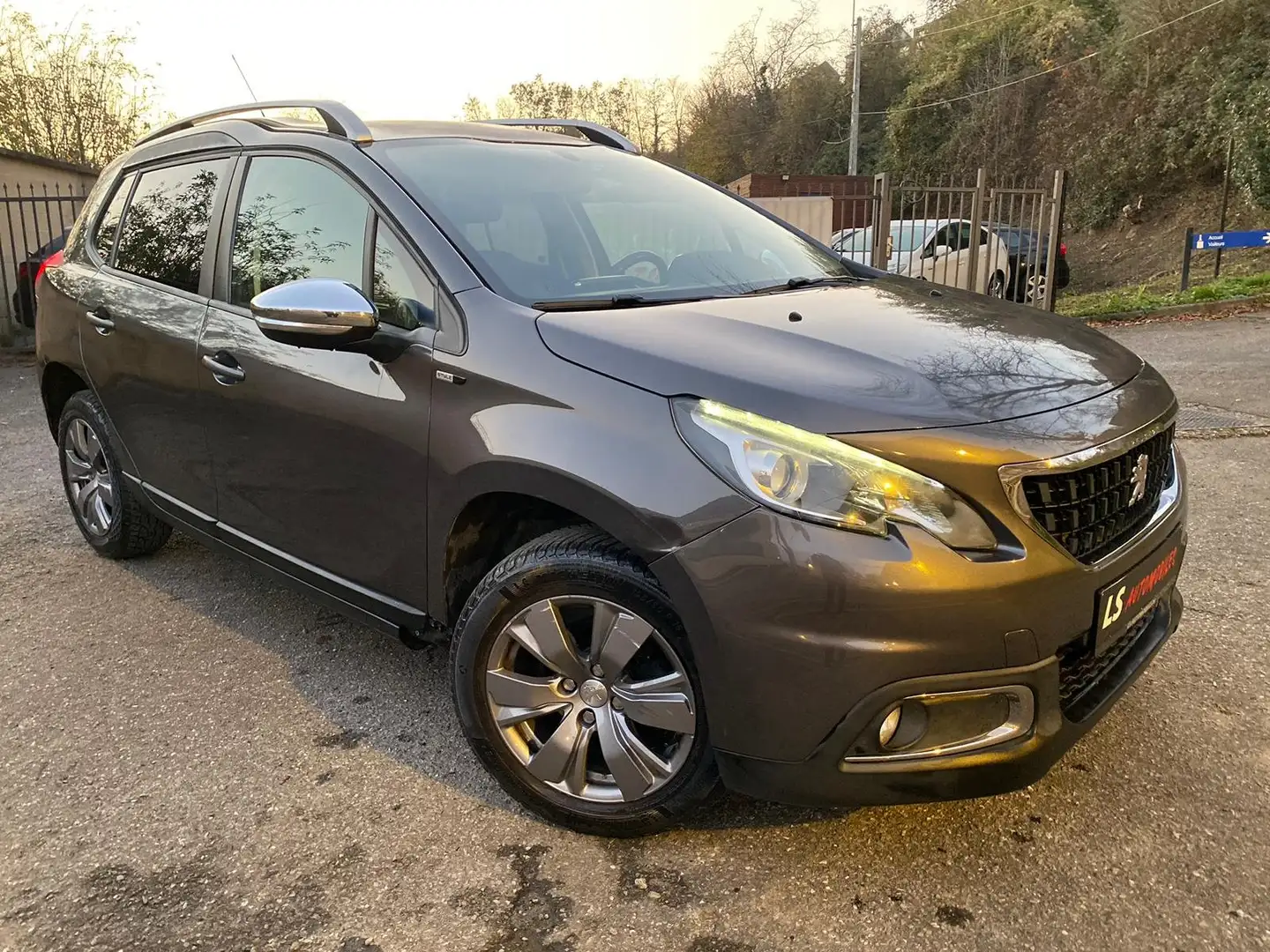 Peugeot 2008 2008 1.6 BlueHDi Style*Facelift*Navi*Cruise*Eu6b - 1