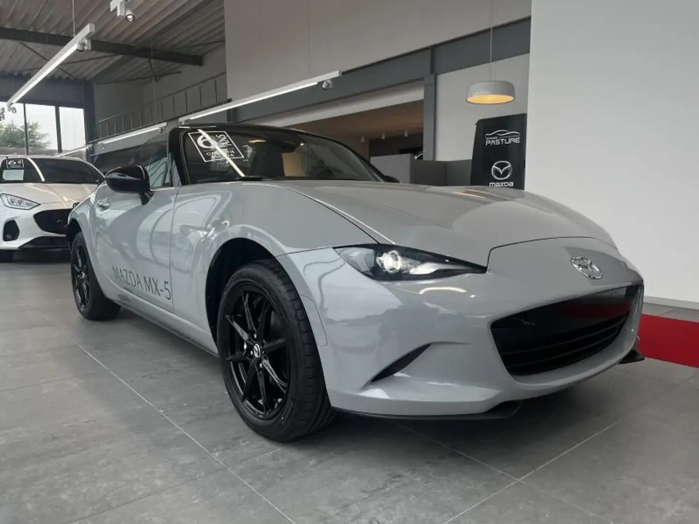 Mazda MX-5 Soft Top Gris - 1