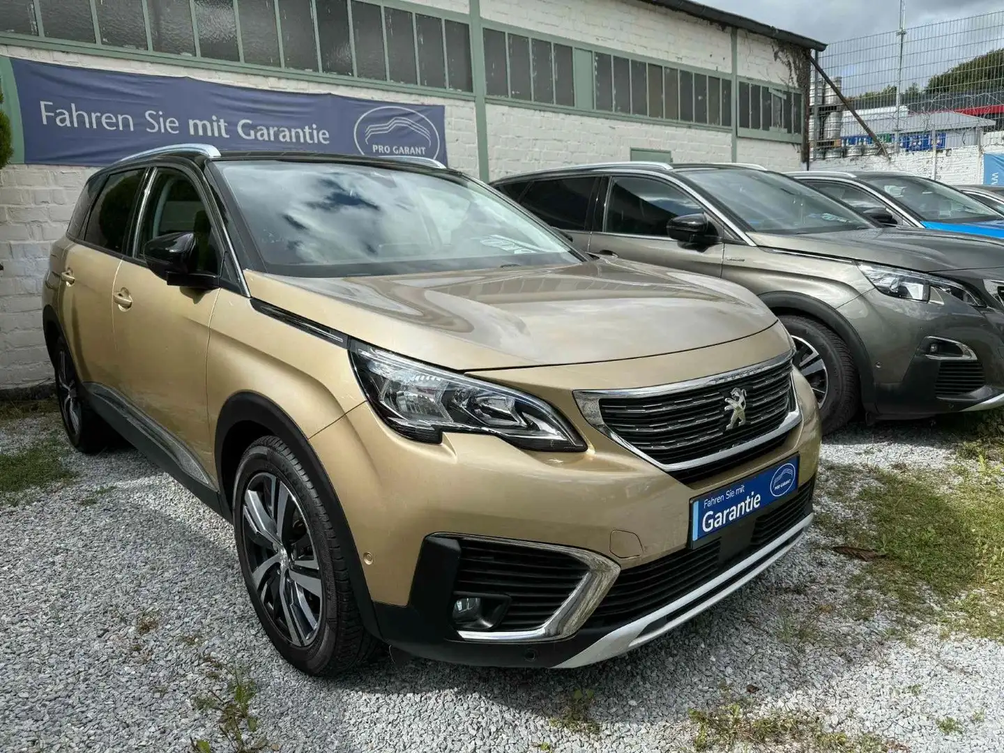 Peugeot 5008 *7 Sitzer*Leder*Navi*Kamera*Aut*PDC* Gold - 2