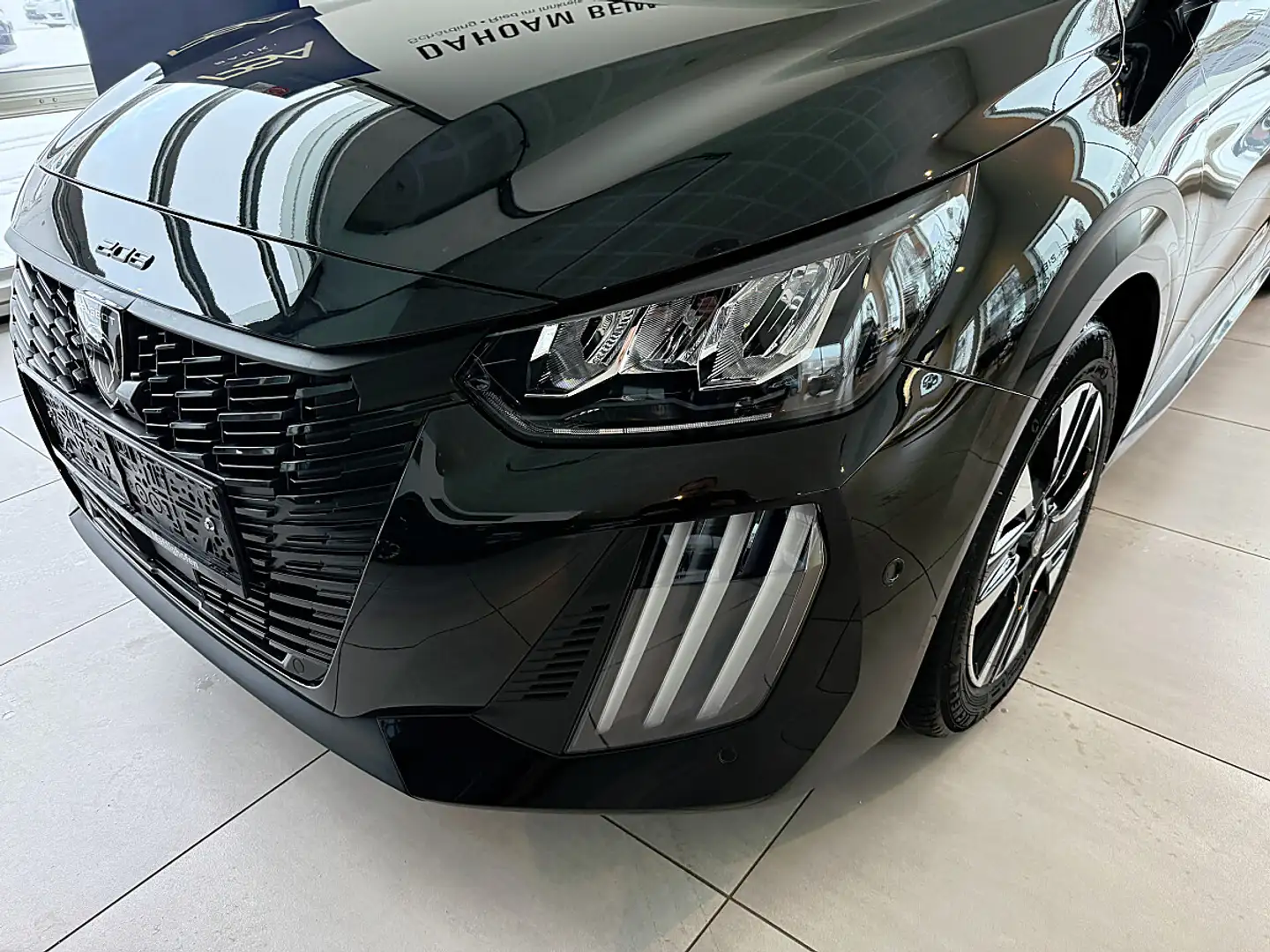 Peugeot 208 PureTech 100 S&S Allure Schwarz - 2