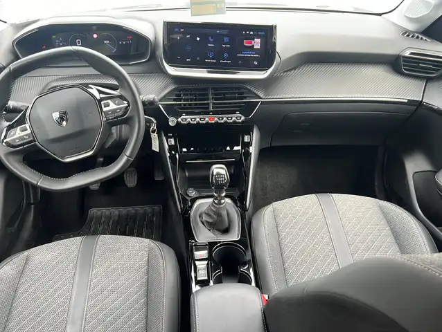 Peugeot 208 view 4