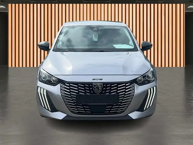 Peugeot 208 view 11