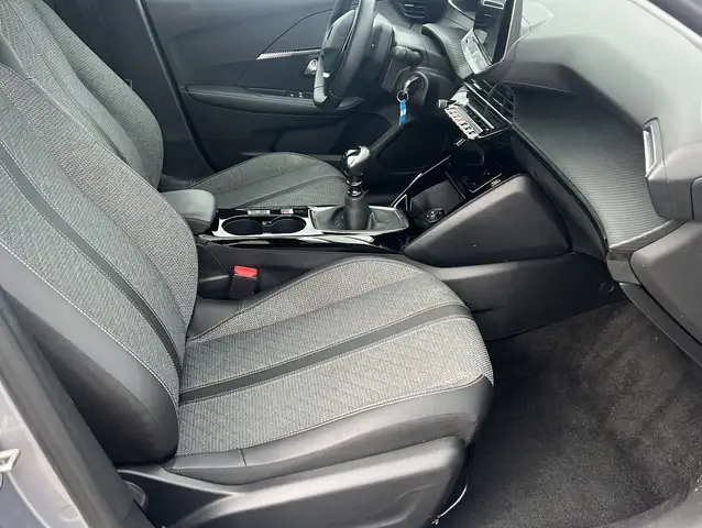 Peugeot 208 view 8