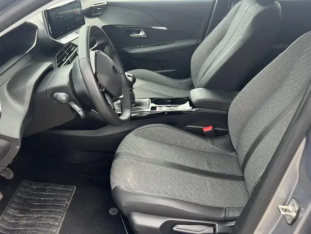 Peugeot 208 view 9