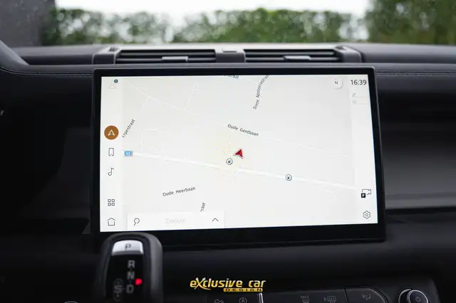 Land Rover Defender view 27