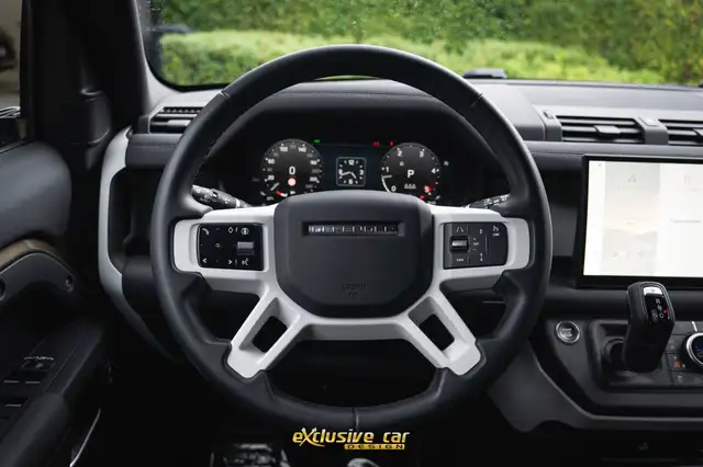 Land Rover Defender view 24