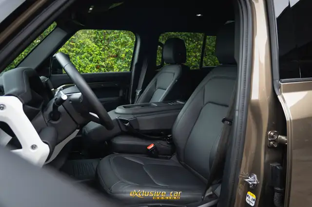 Land Rover Defender view 17