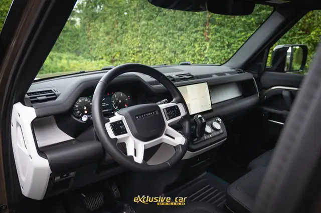 Land Rover Defender view 15