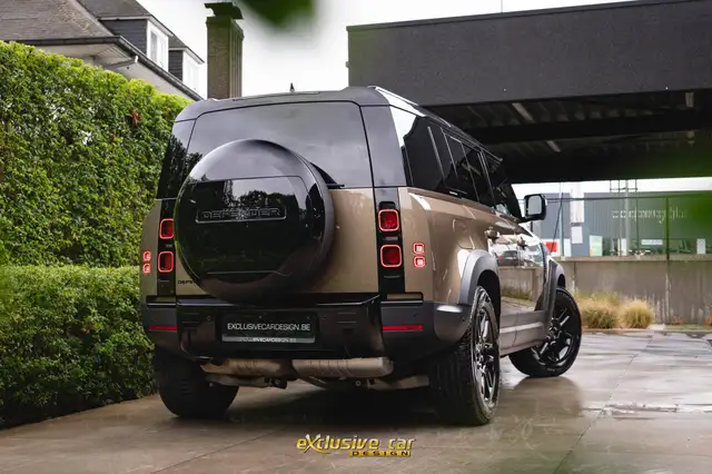 Land Rover Defender view 5