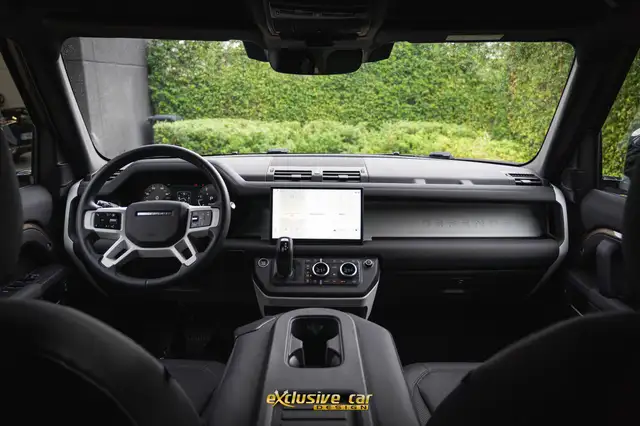 Land Rover Defender view 22