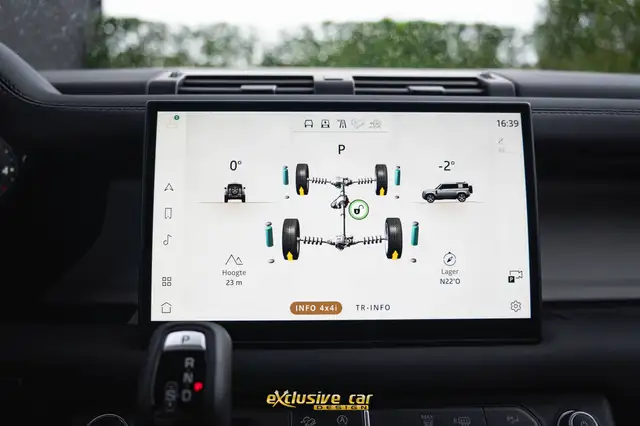 Land Rover Defender view 28