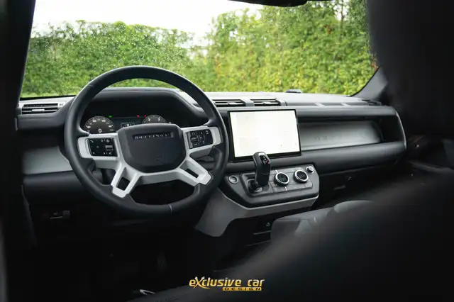Land Rover Defender view 26