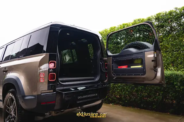 Land Rover Defender view 20