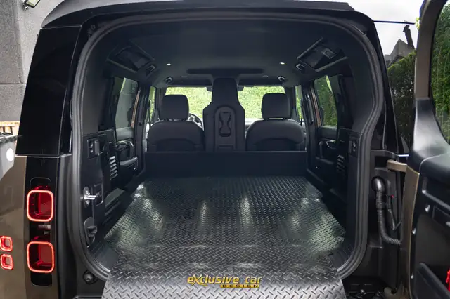 Land Rover Defender view 21