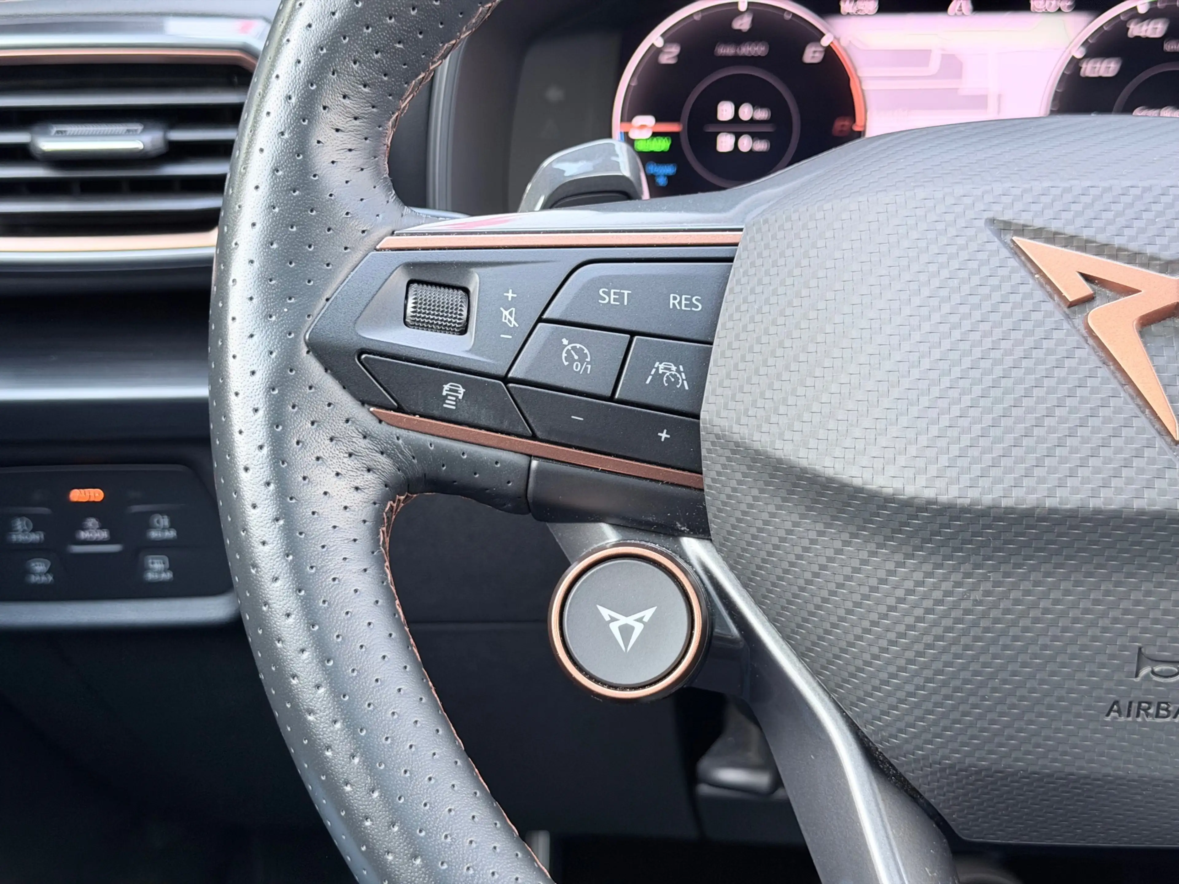 CUPRA Formentor 1.4 e-Hybrid VZ Copper Edition Pano/Matrix/Blindsp — photo 14