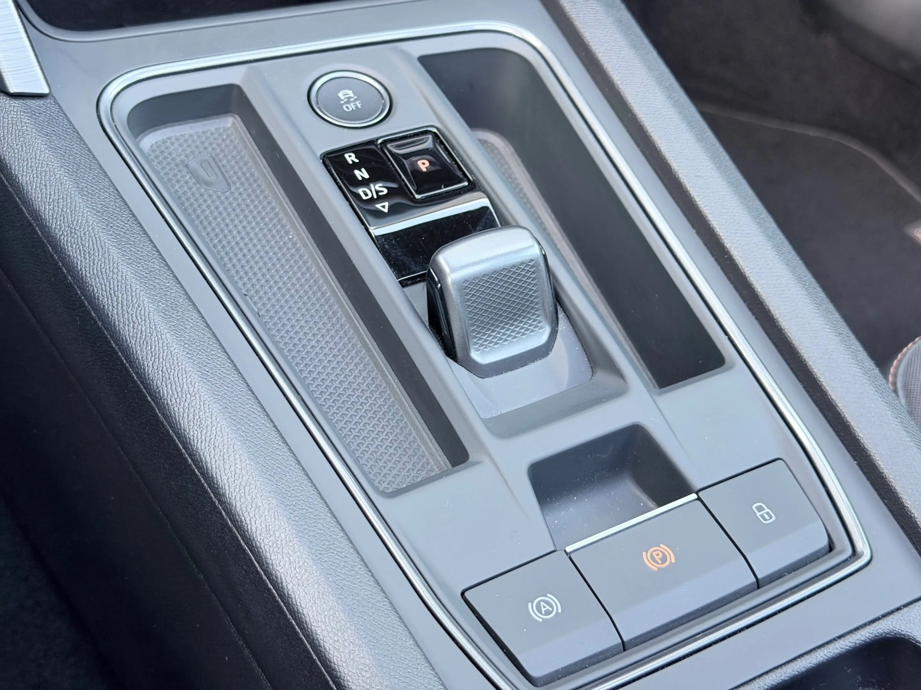 CUPRA Formentor 1.4 e-Hybrid VZ Copper Edition Pano/Matrix/Blindsp — photo 17