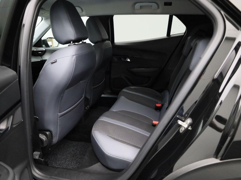 Peugeot e-2008 EV Allure 50 kWh — photo 12