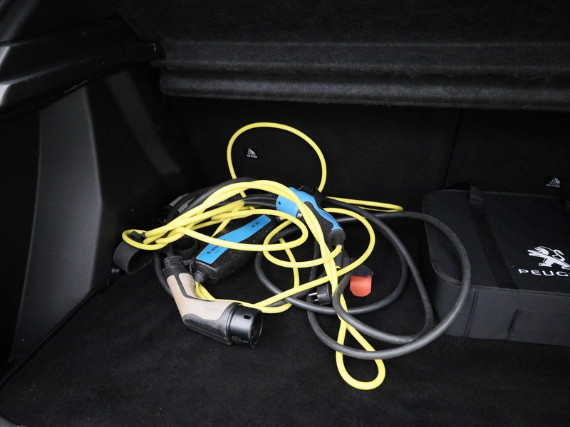 Peugeot e-2008 EV Allure 50 kWh — photo 14