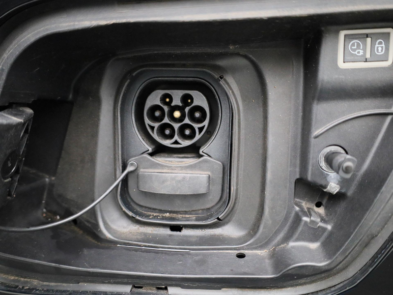 Peugeot e-2008 EV Allure 50 kWh — photo 15