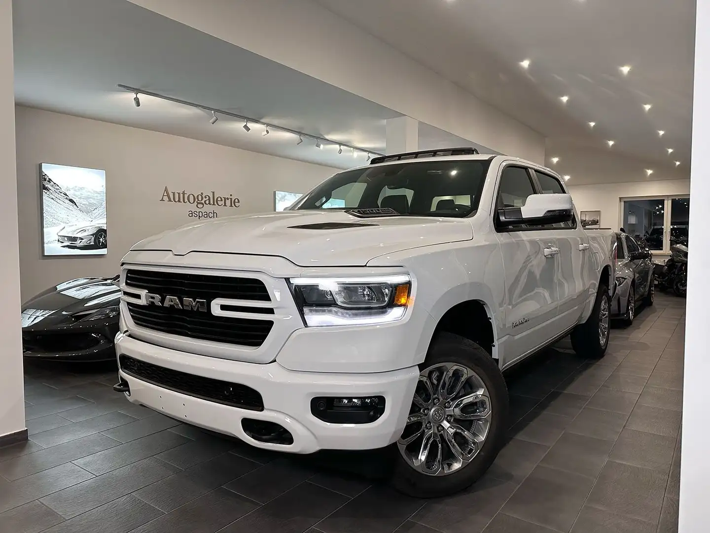 Dodge RAM 5,7-V8|LARAMIE Sport|Luftfed|AHK|20"|LPG Gas Weiß - 1