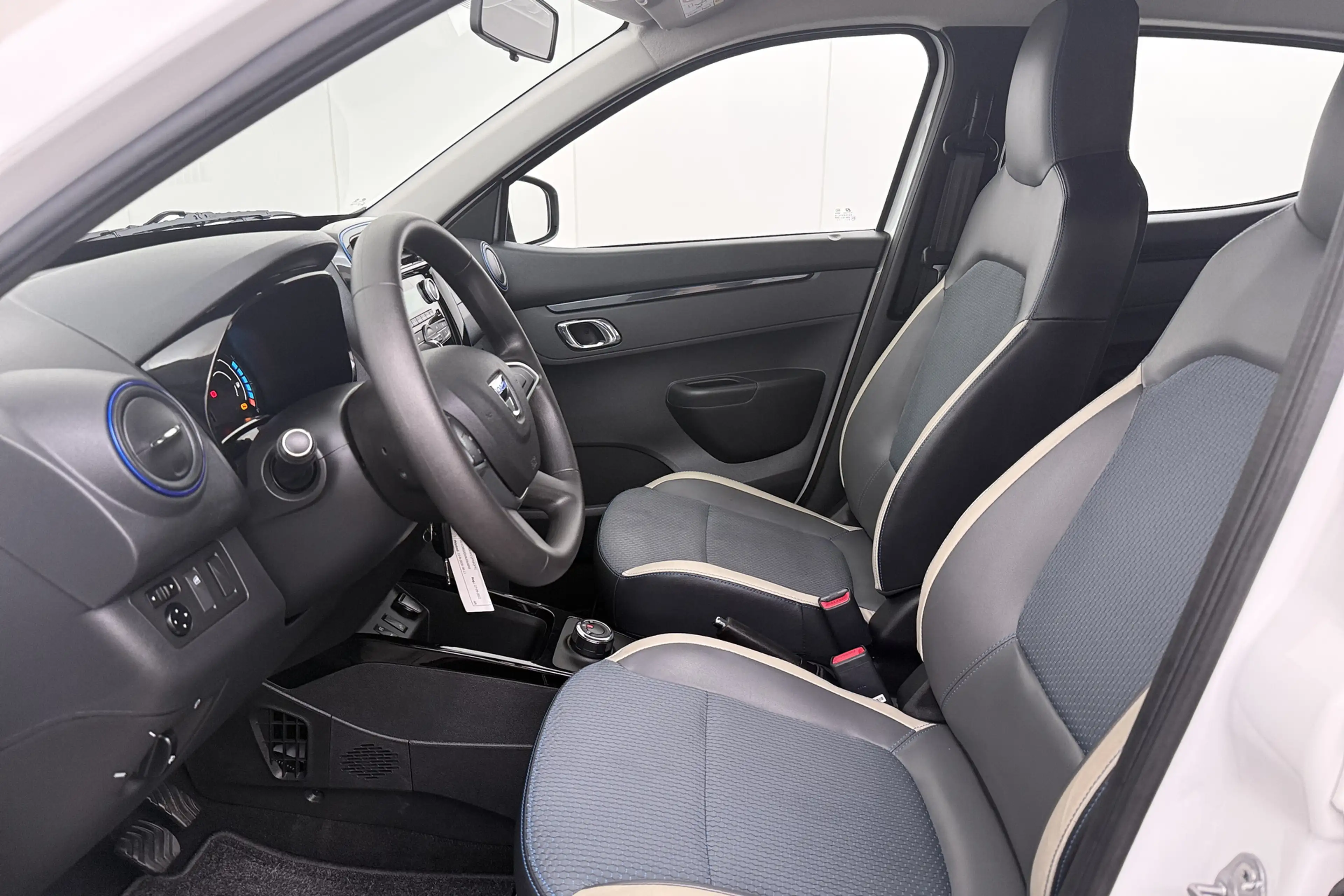 Dacia Spring Comfort 27 kWh (93%SOH) Half-Leder DAB LED 14'LMV — photo 11