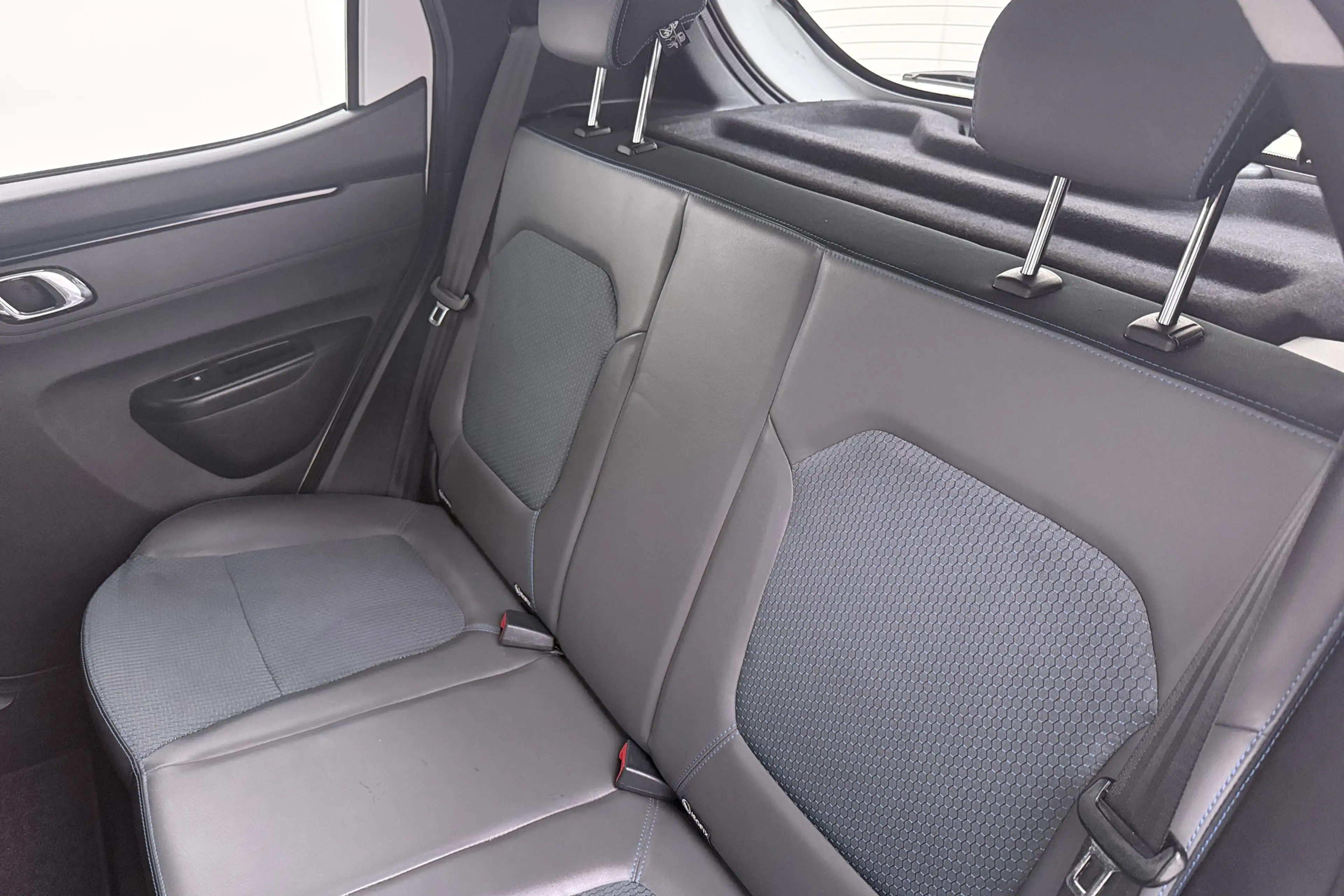 Dacia Spring Comfort 27 kWh (93%SOH) Half-Leder DAB LED 14'LMV — photo 12