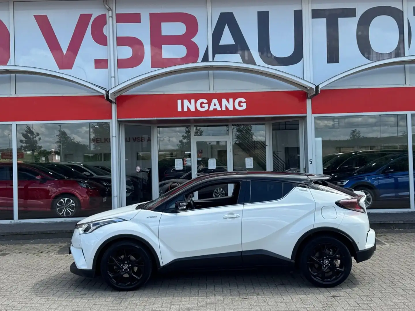 Toyota C-HR 1.8 HYBRID AUT. TWO-TONE LED NAVI CAMERA AIRCO LMV Wit - 2