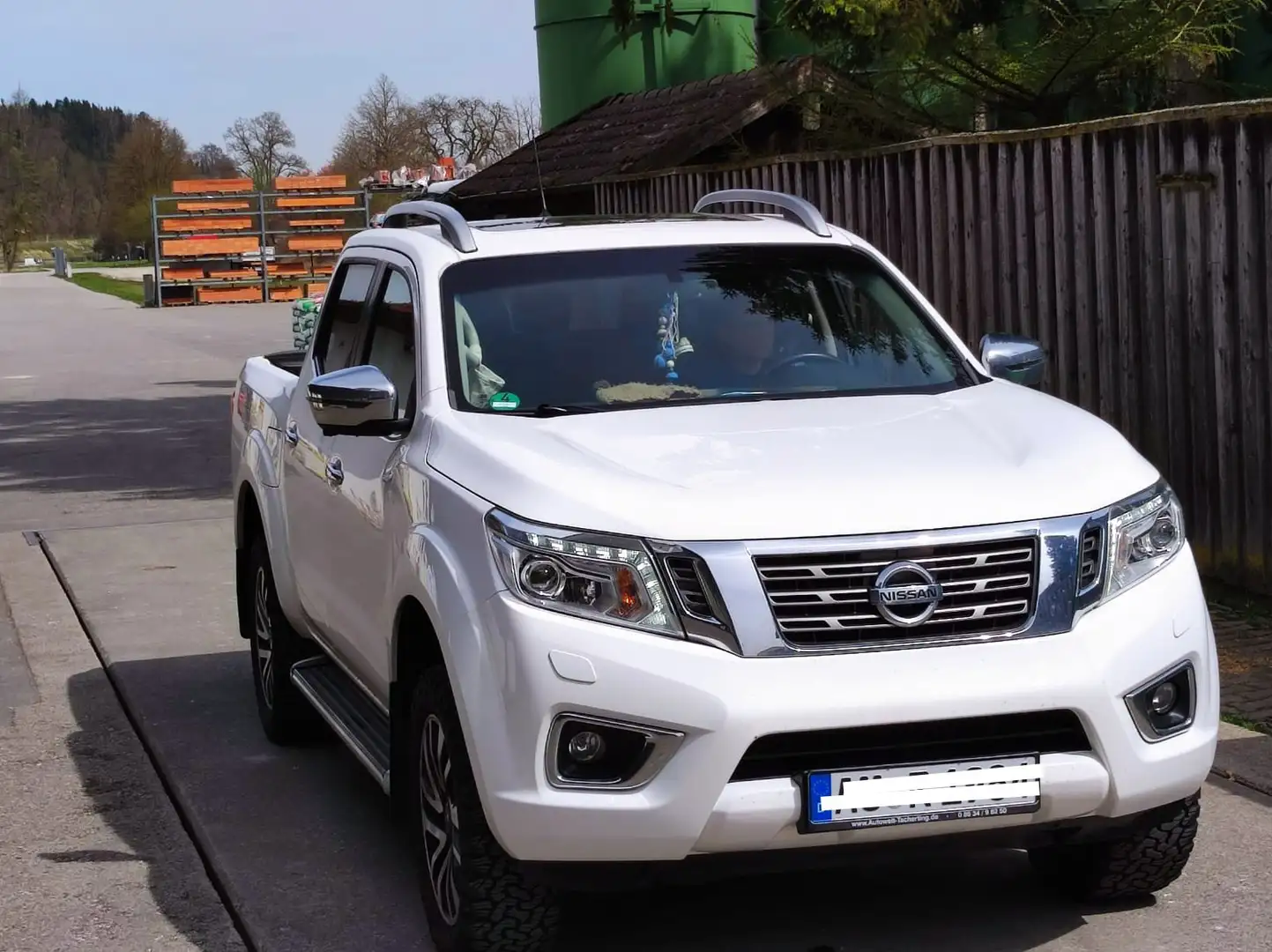 Nissan NP300 Tekna Double Cab 4x4 Blanc - 1