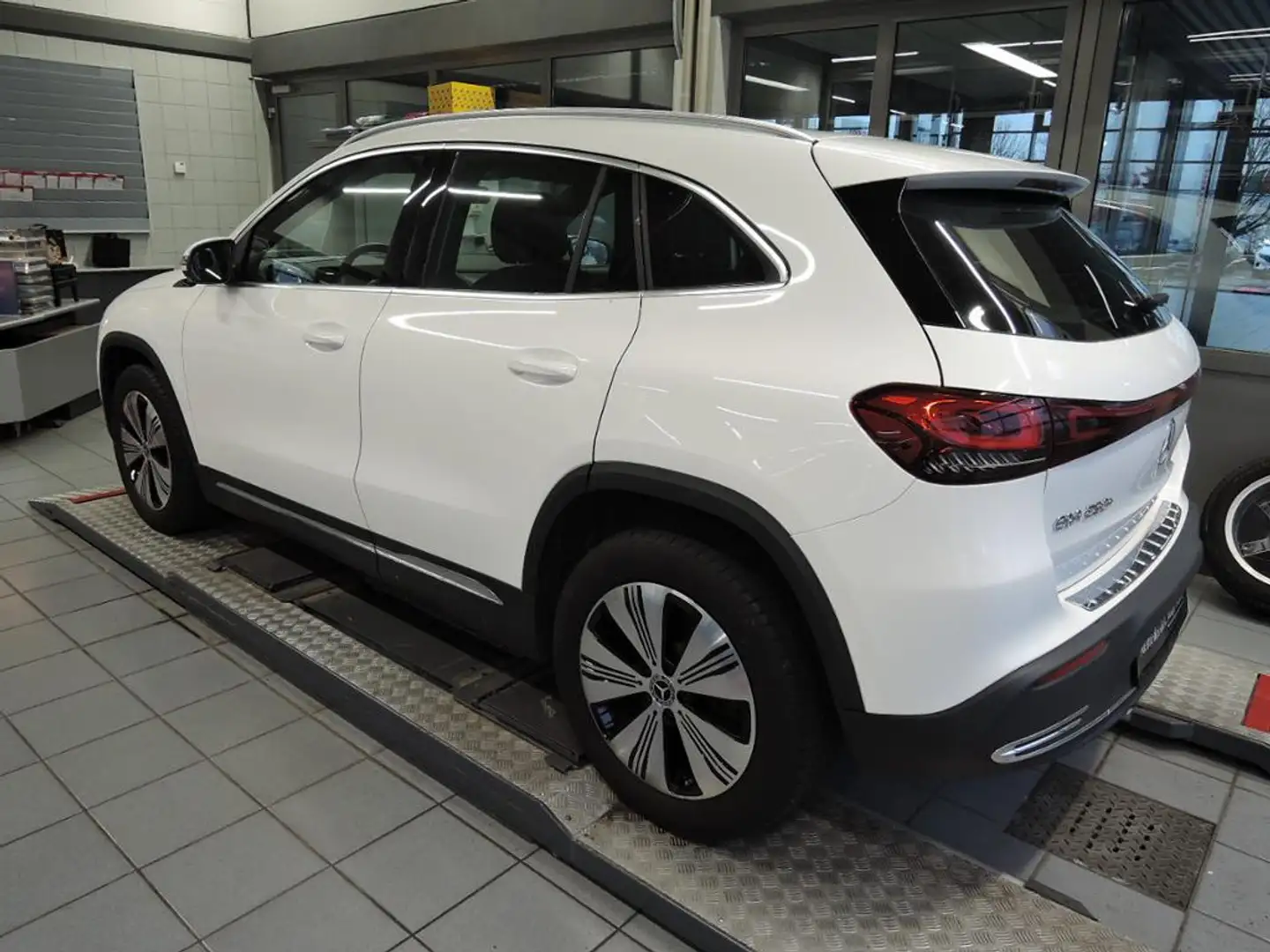 Mercedes-Benz EQA 250 + Progressive/LED/Kamera/DC-Laden/AHK/ Weiß - 2