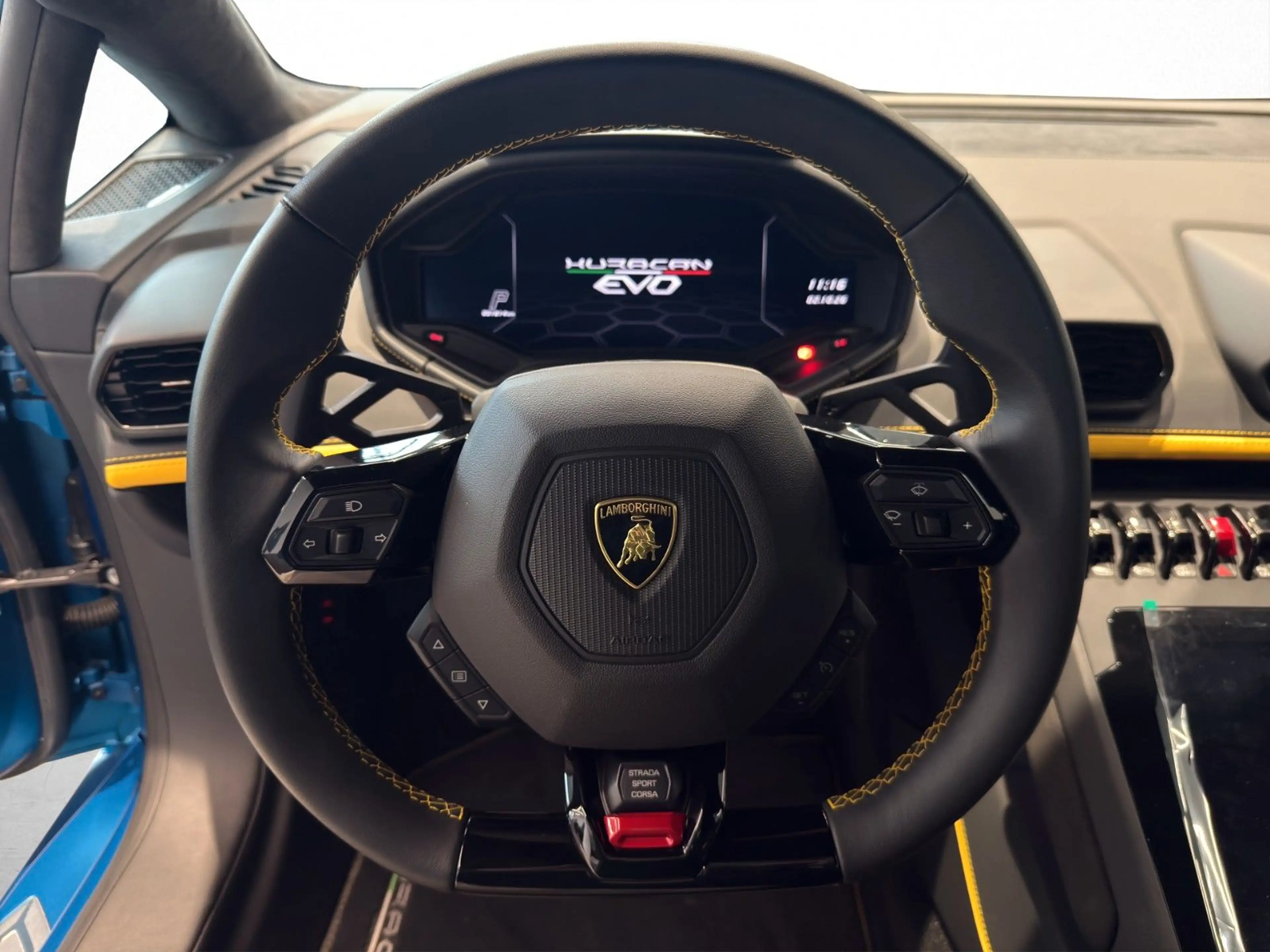 Lamborghini Huracán AdPersonam Huracán EVO Spyder AWD MY24 — photo 12