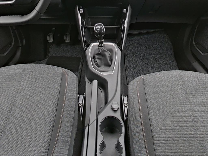 Peugeot 2008 BUSINESS Benzin 100 — photo 14