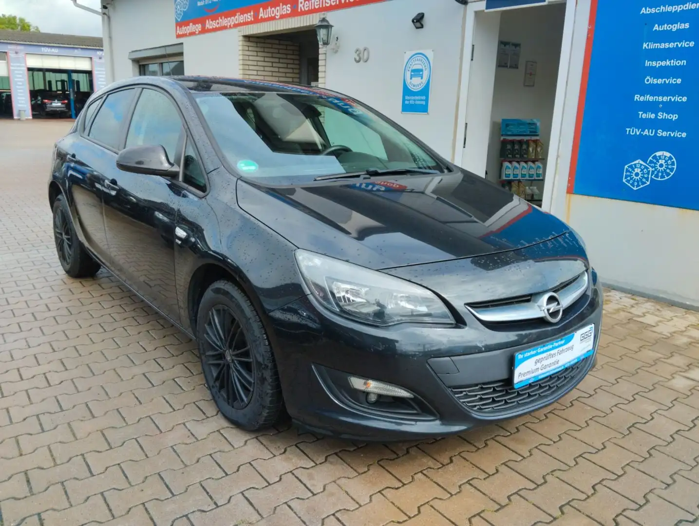Opel Astra J Lim. 5-trg. Energy TÜV-AU 05-2027 Zwart - 1