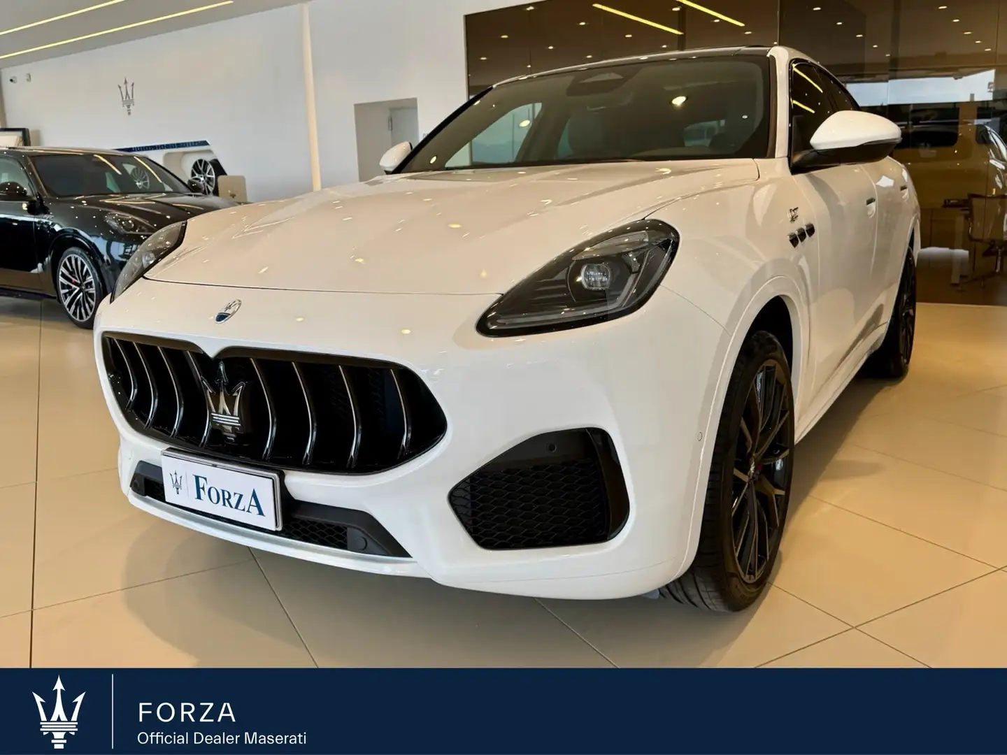 Maserati Grecale 2.0 mhev GT 250cv , Sport pack, C.21", Tetto apr. Blanc - 1