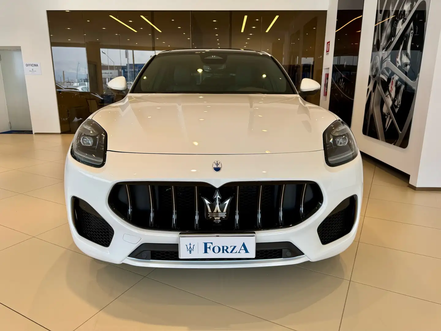Maserati Grecale 2.0 mhev GT 250cv , Sport pack, C.21", Tetto apr. Blanc - 2