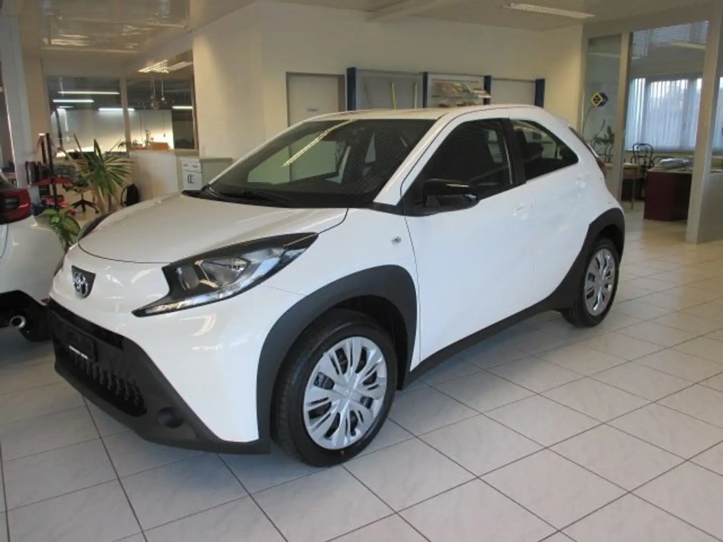 Toyota Aygo X Play Weiß - 1
