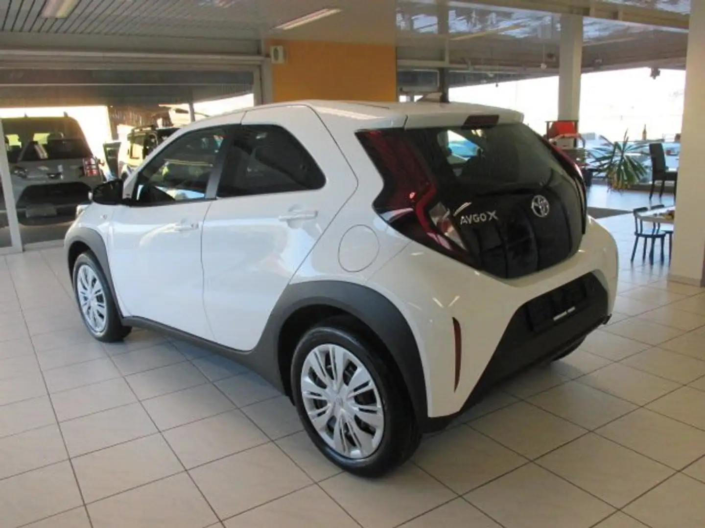 Toyota Aygo X Play Weiß - 2