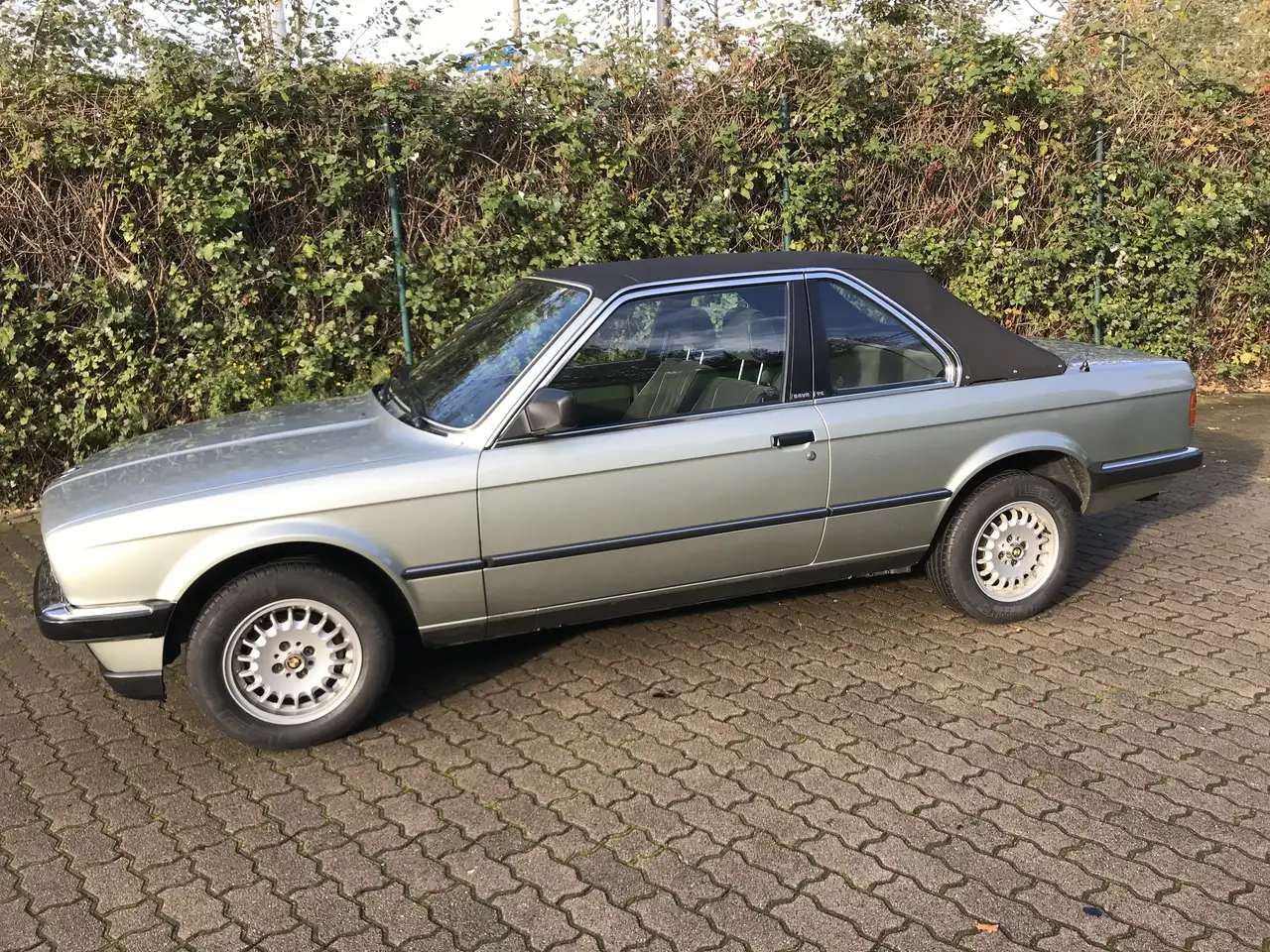 BMW 320 i Bauer Cabrio, foto 3
