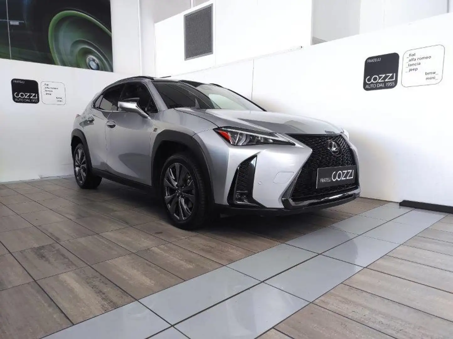 Lexus - UX Hybrid Design Argent - 1