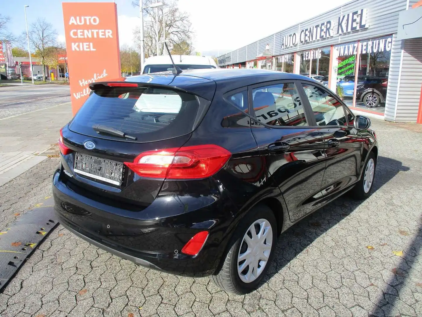 Ford Fiesta 1.5 TDCi Cool&Connect *1.Hand*Navi*Tempomat Schwarz - 2