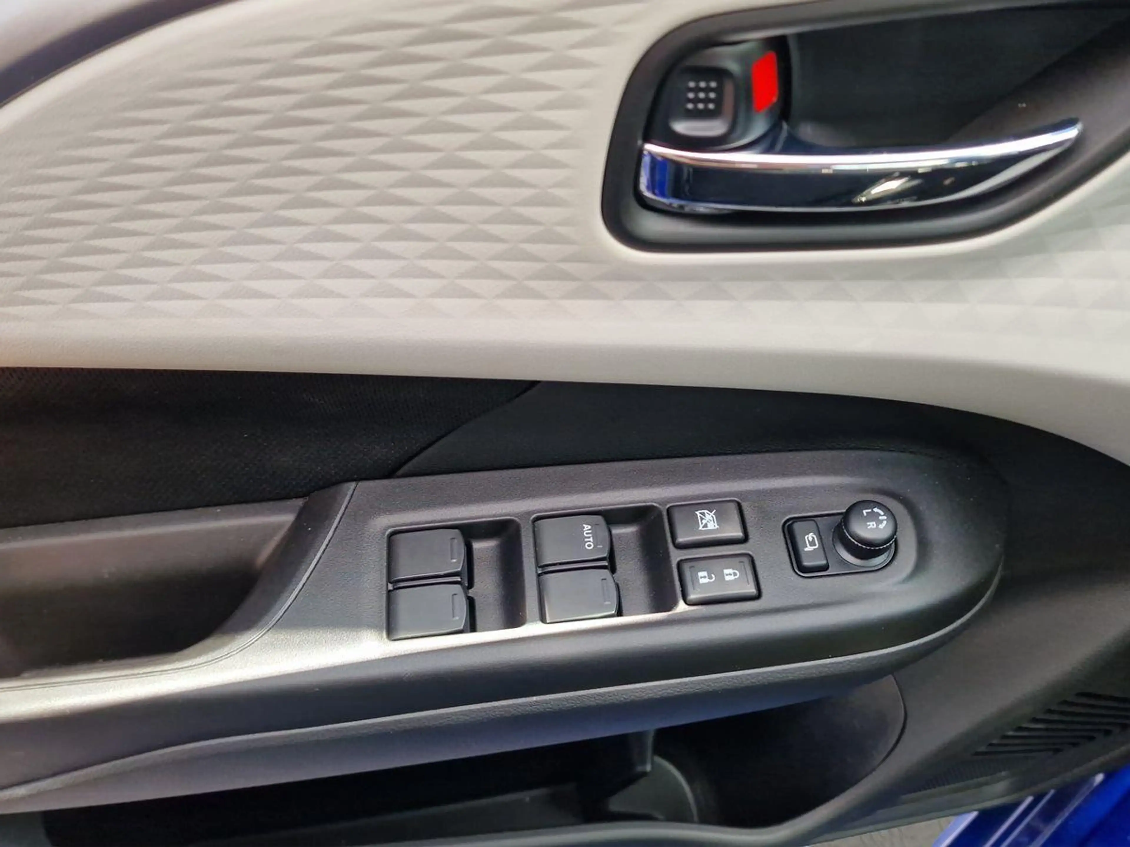 Suzuki Swift 1.2 DualJet Hybrid Comfort+ — photo 11