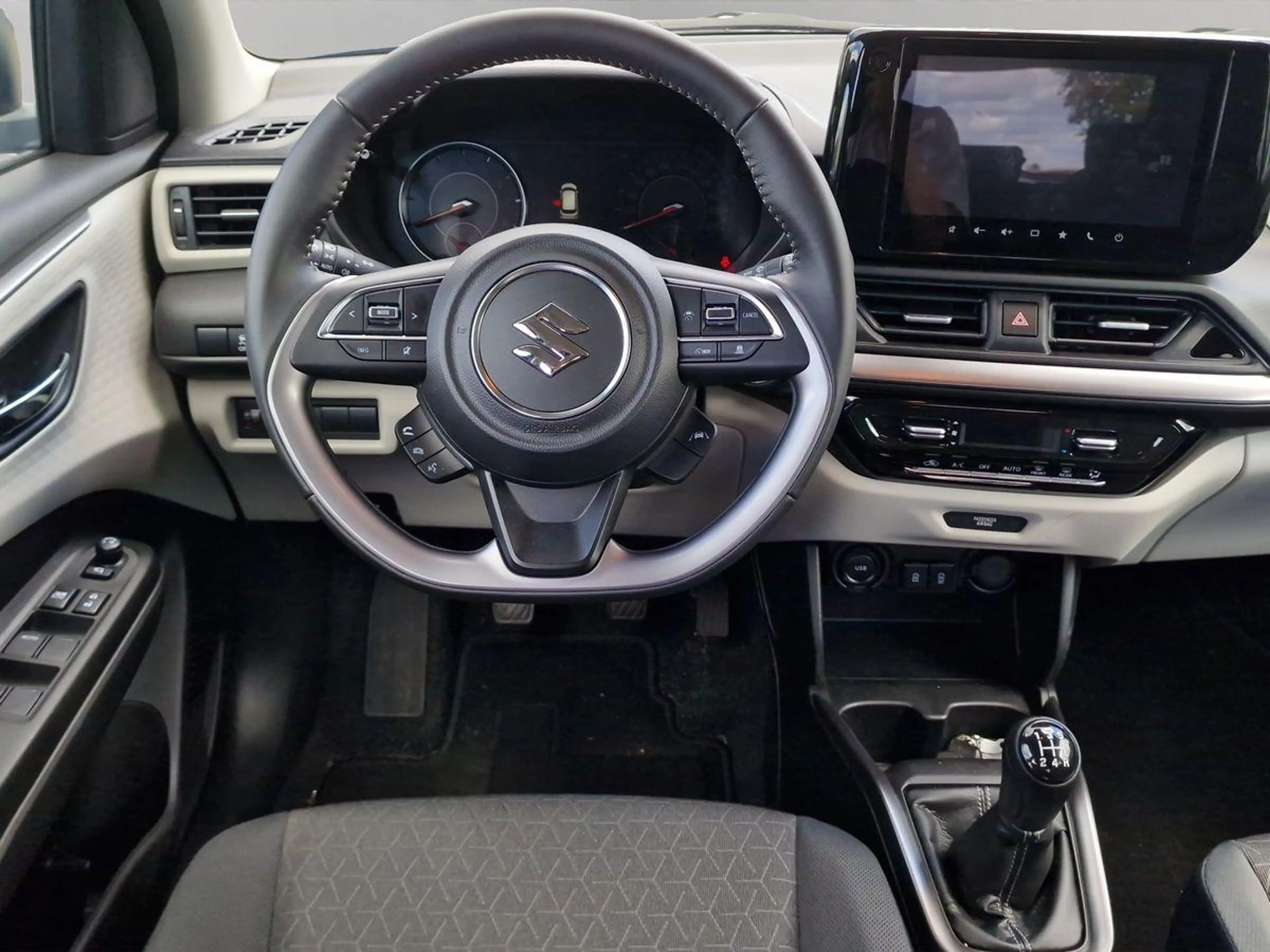 Suzuki Swift 1.2 DualJet Hybrid Comfort+ — photo 15