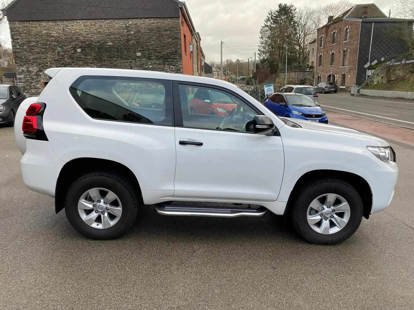 Toyota Land Cruiser 2.8 D-4D Dynamic Utilitaire bijela - 2