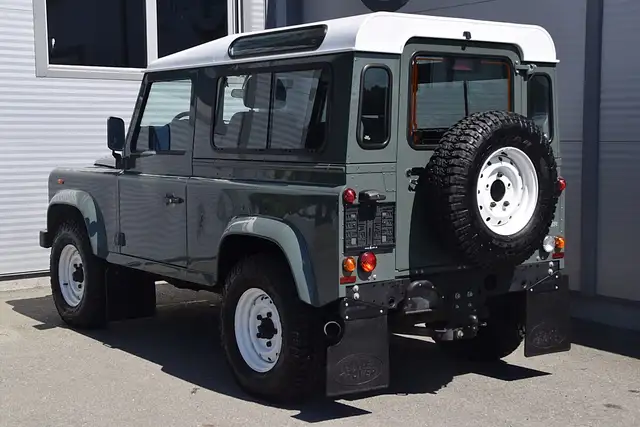 Land Rover Defender 90" Station Wagon E 2,2 AHK Ansicht 4
