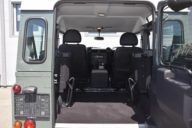 Land Rover Defender 90" Station Wagon E 2,2 AHK Ansicht 16