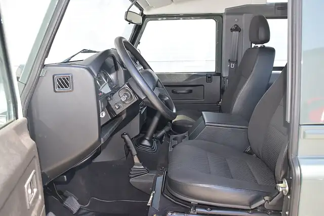 Land Rover Defender 90" Station Wagon E 2,2 AHK Ansicht 8