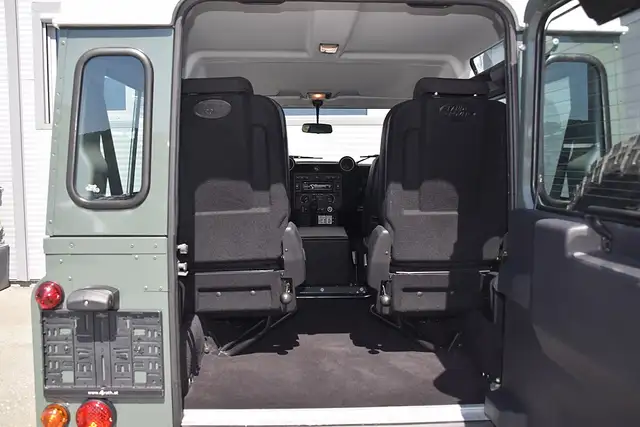 Land Rover Defender 90" Station Wagon E 2,2 AHK Ansicht 15