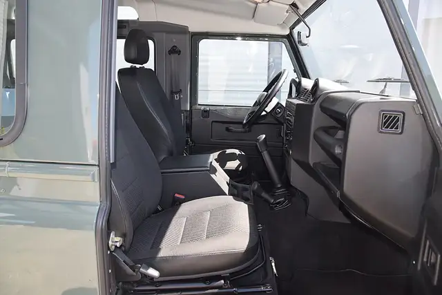 Land Rover Defender 90" Station Wagon E 2,2 AHK Ansicht 13